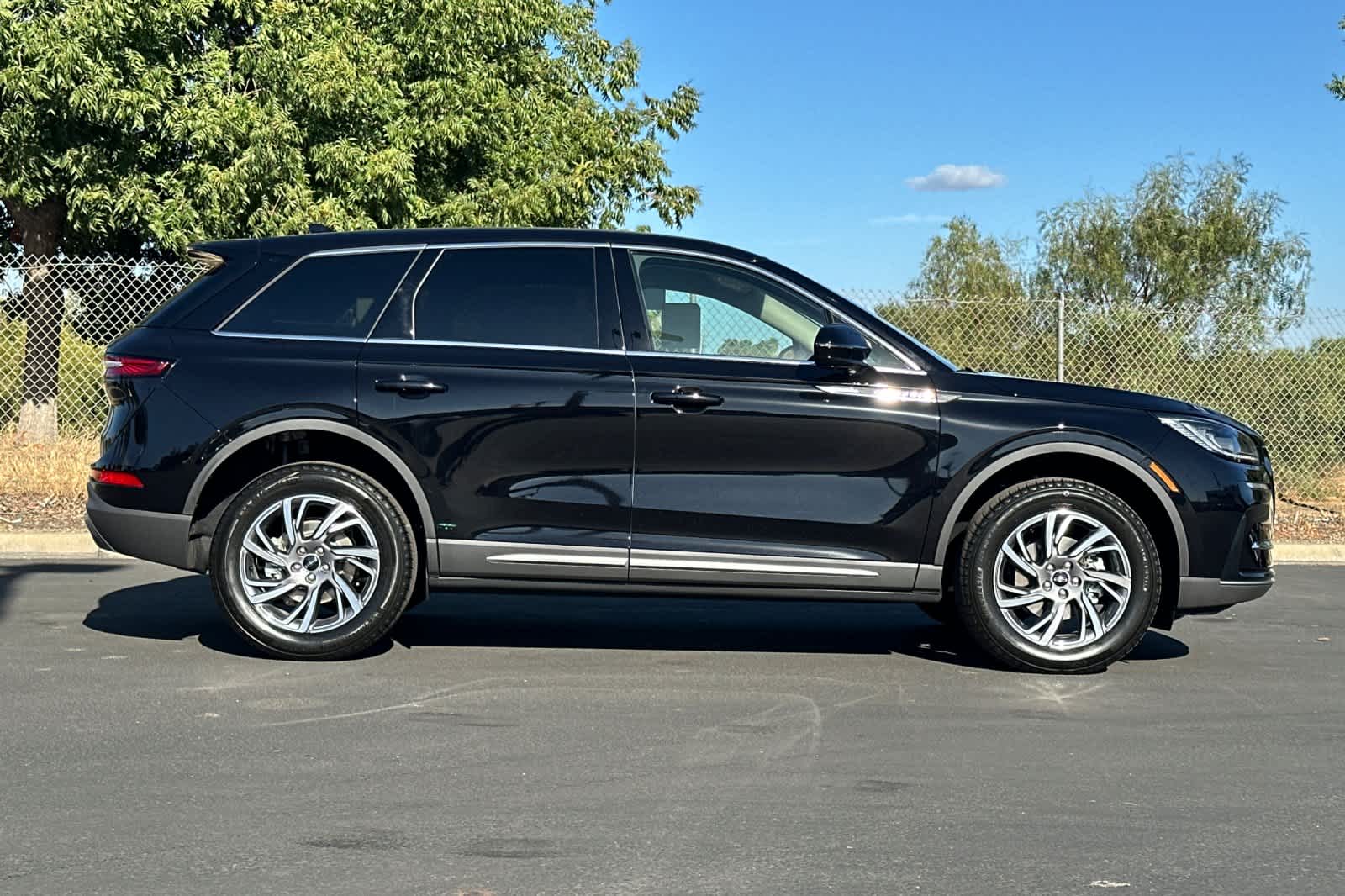 Thumbnail: 2025 Lincoln Corsair - 8