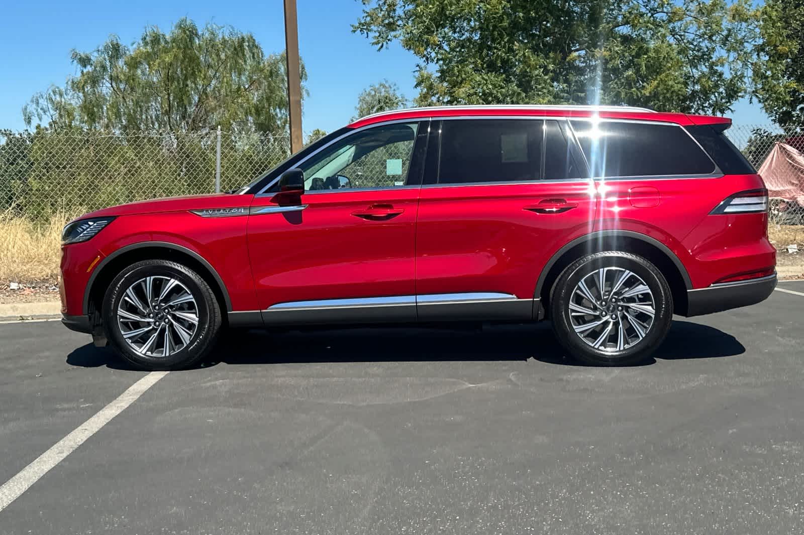 Thumbnail: 2026 Lincoln Aviator - 5