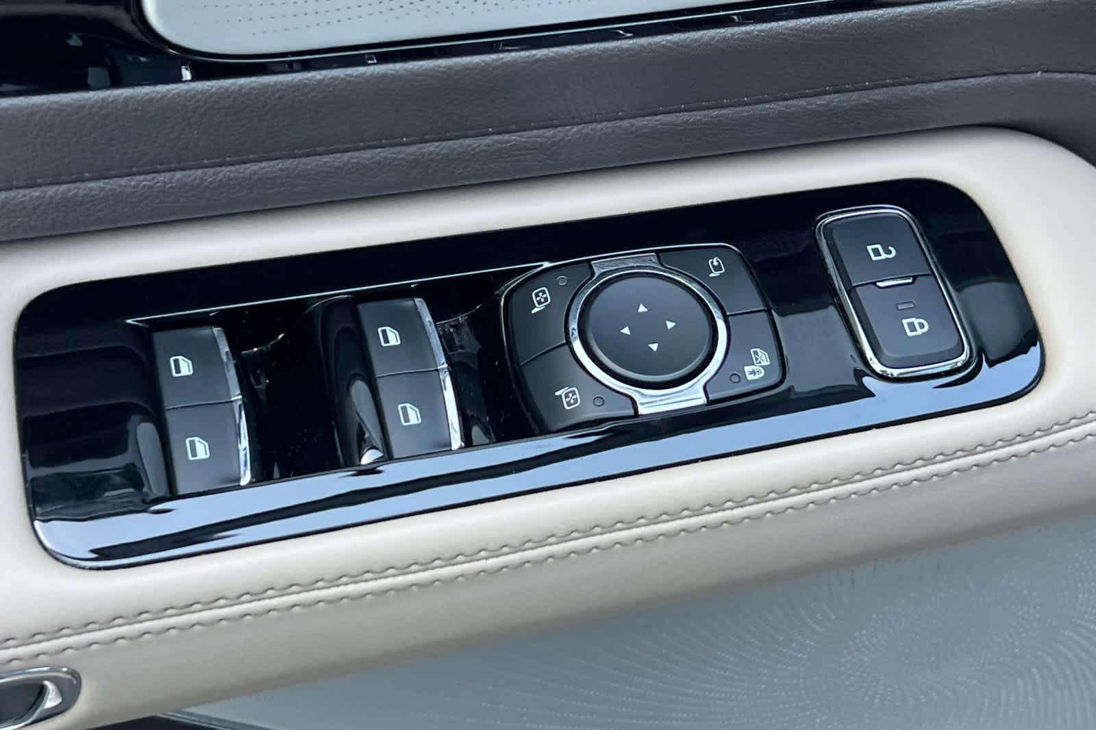 Thumbnail: 2020 Lincoln Aviator - 14