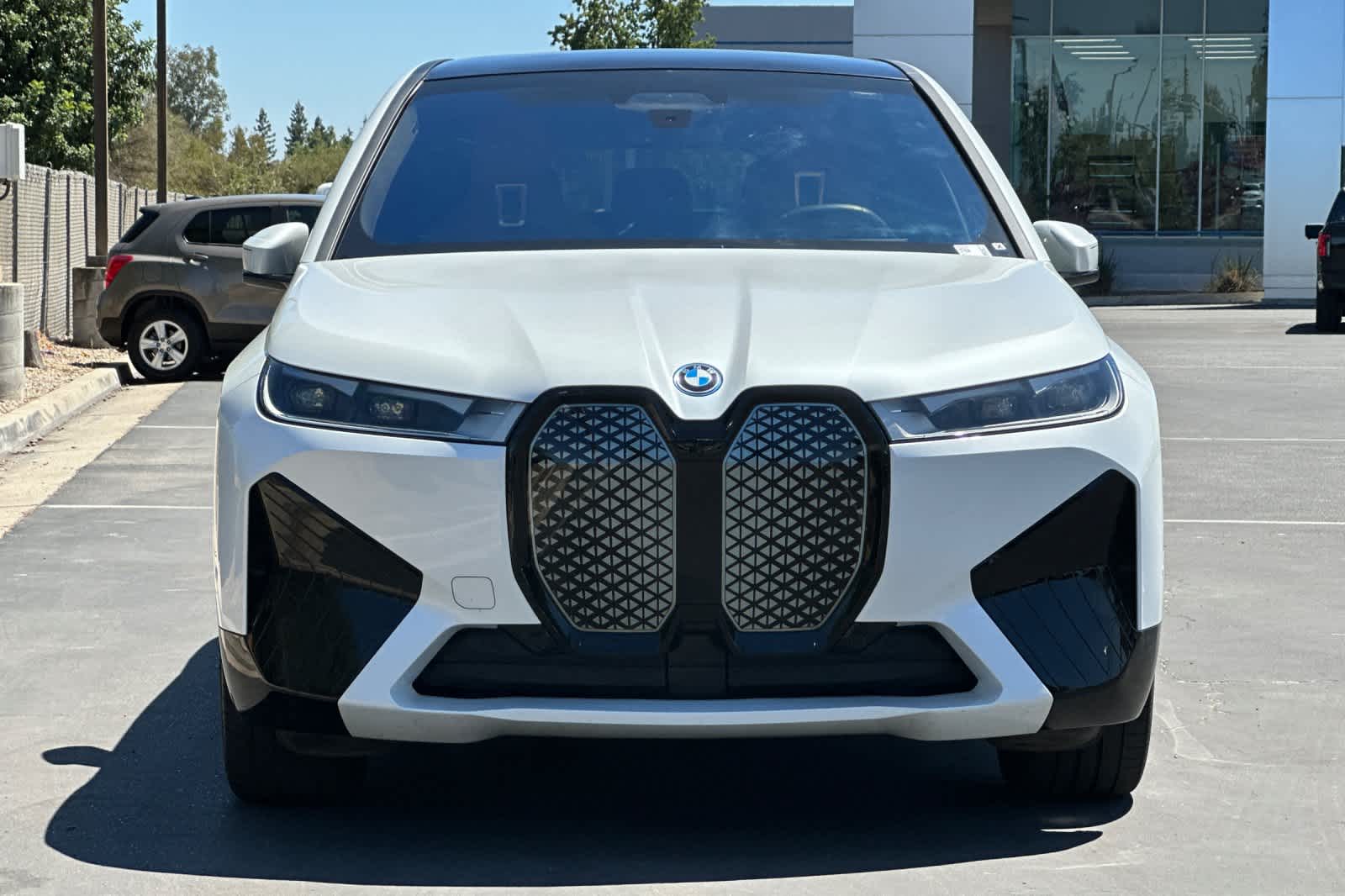 Thumbnail: 2023 BMW iX - 10