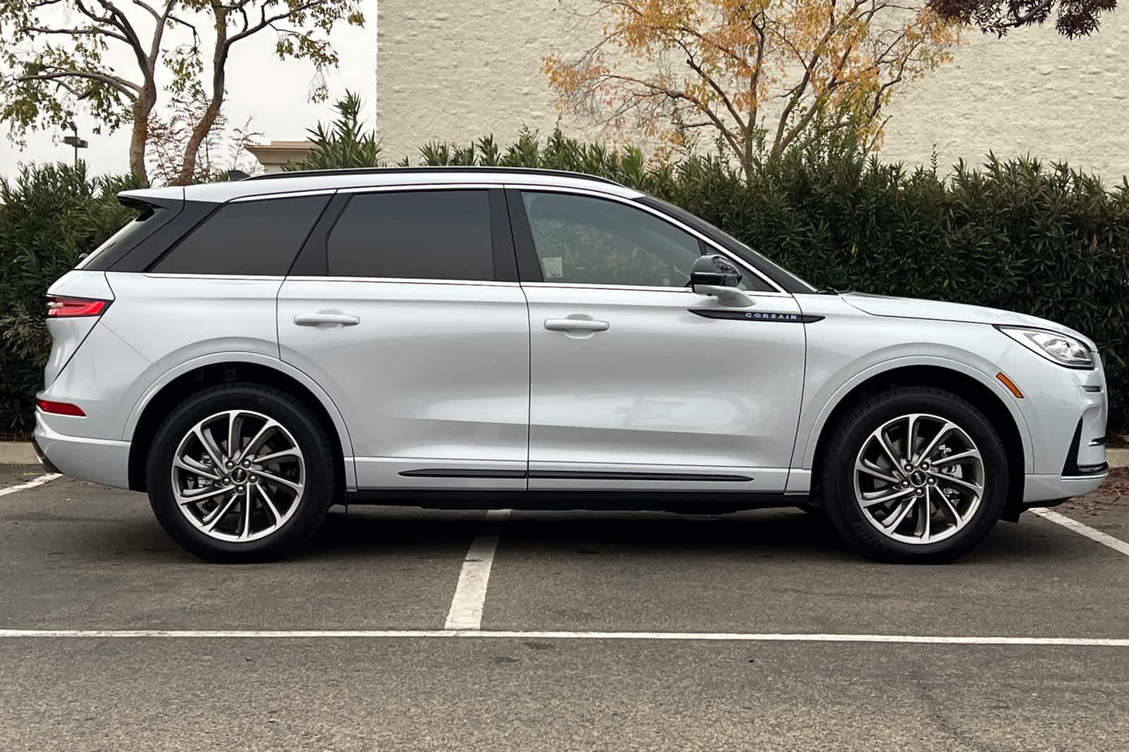 Thumbnail: 2026 Lincoln Corsair - 8