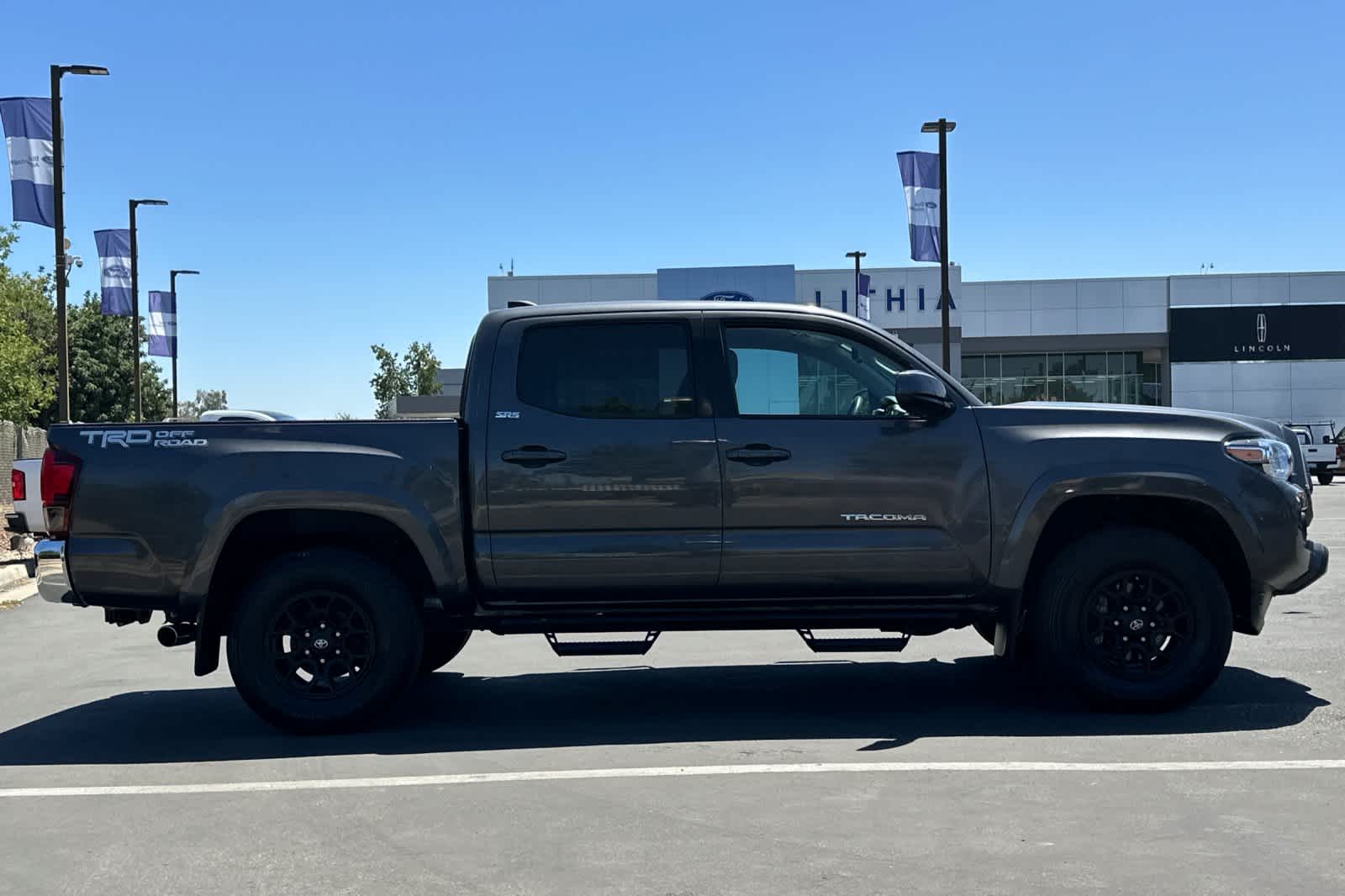 Thumbnail: 2020 Toyota Tacoma - 9