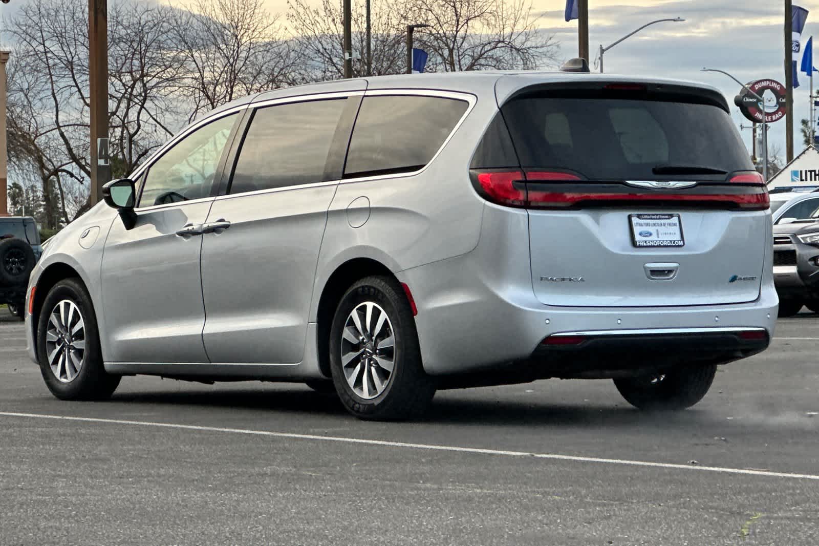 Thumbnail: 2024 Chrysler Pacifica - 6