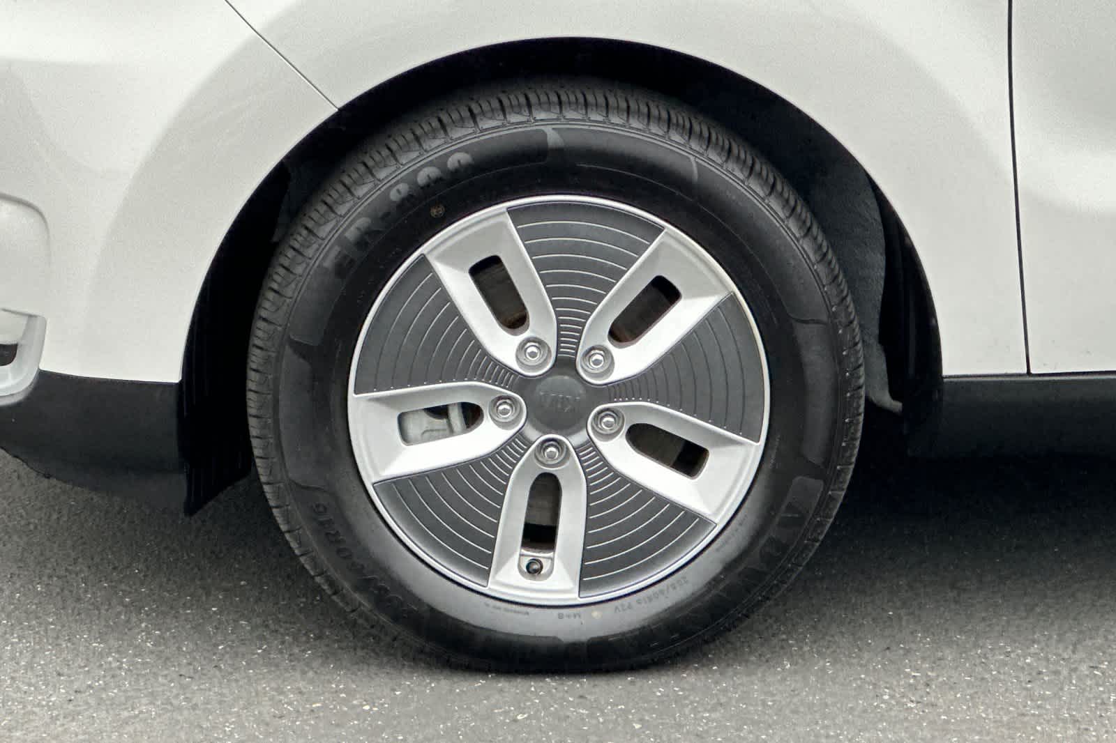 Thumbnail: 2017 Kia Soul EV - 26