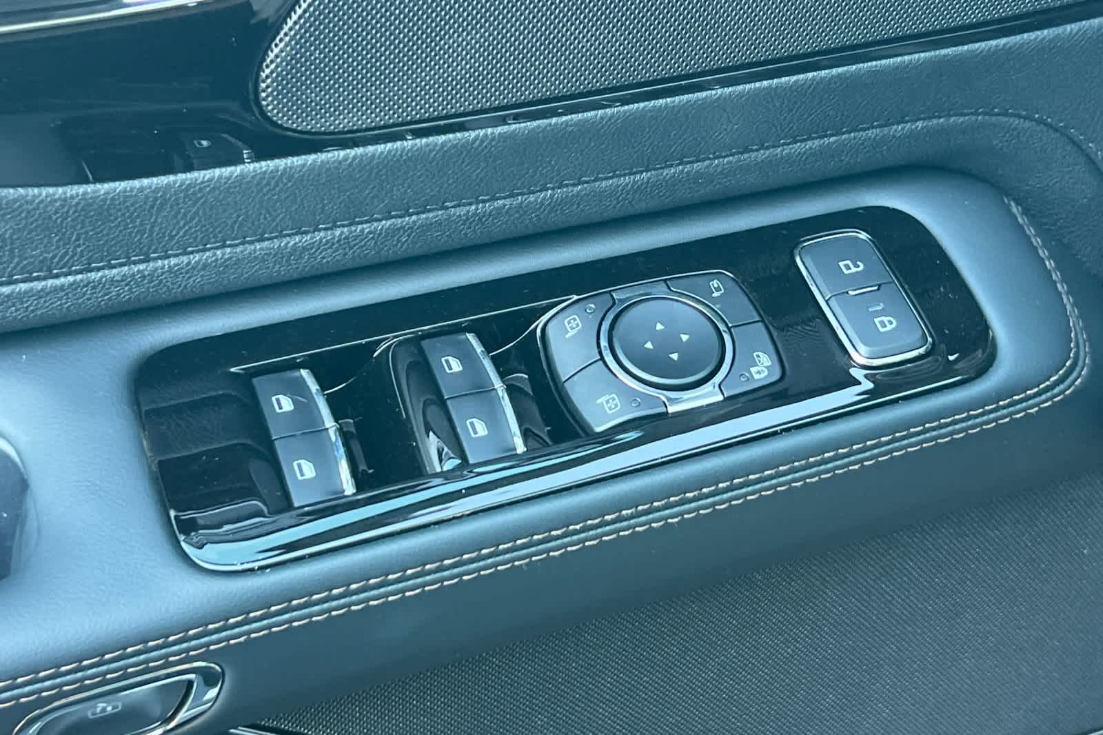 Thumbnail: 2026 Lincoln Aviator - 14