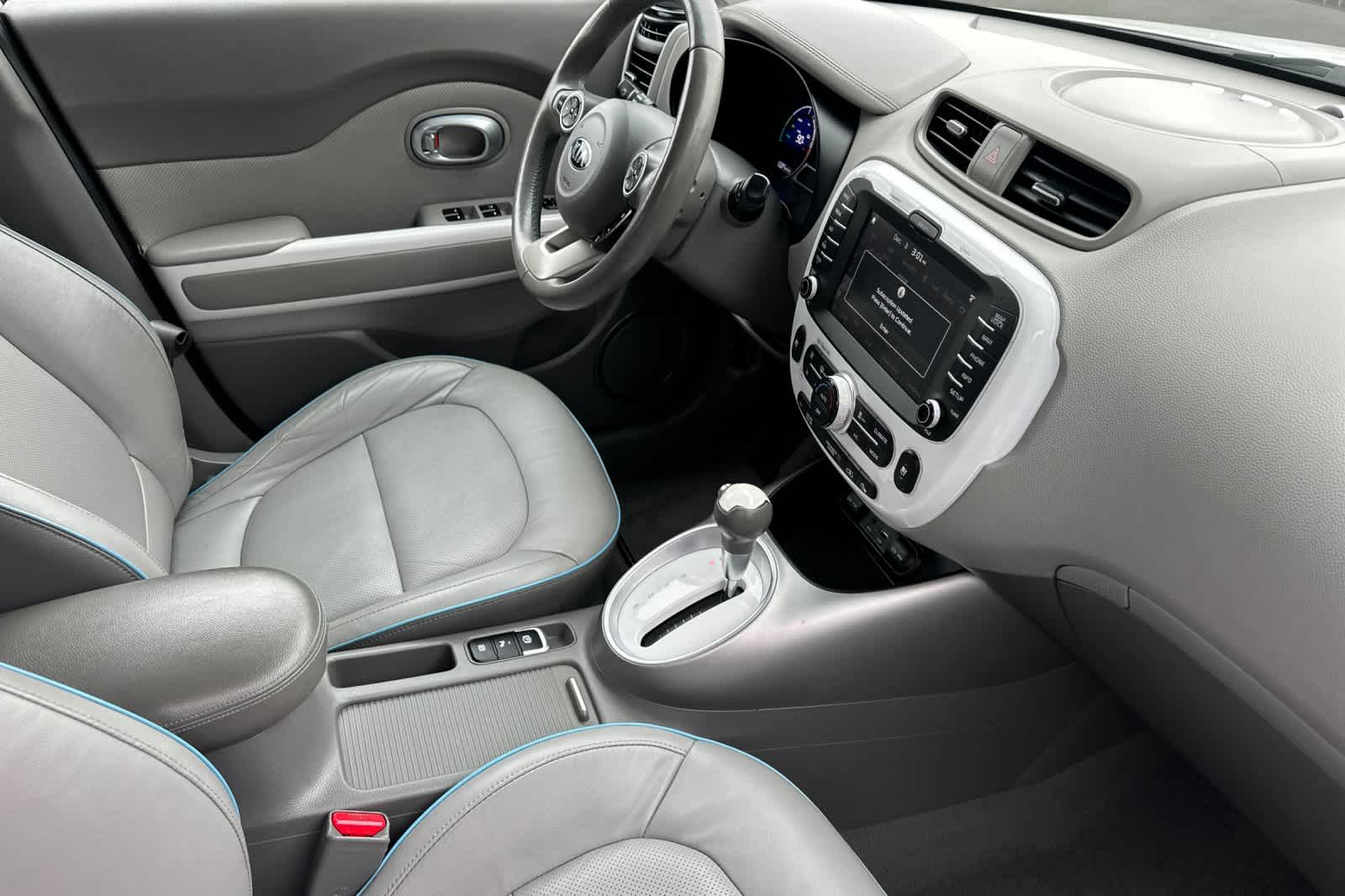 Thumbnail: 2017 Kia Soul EV - 16