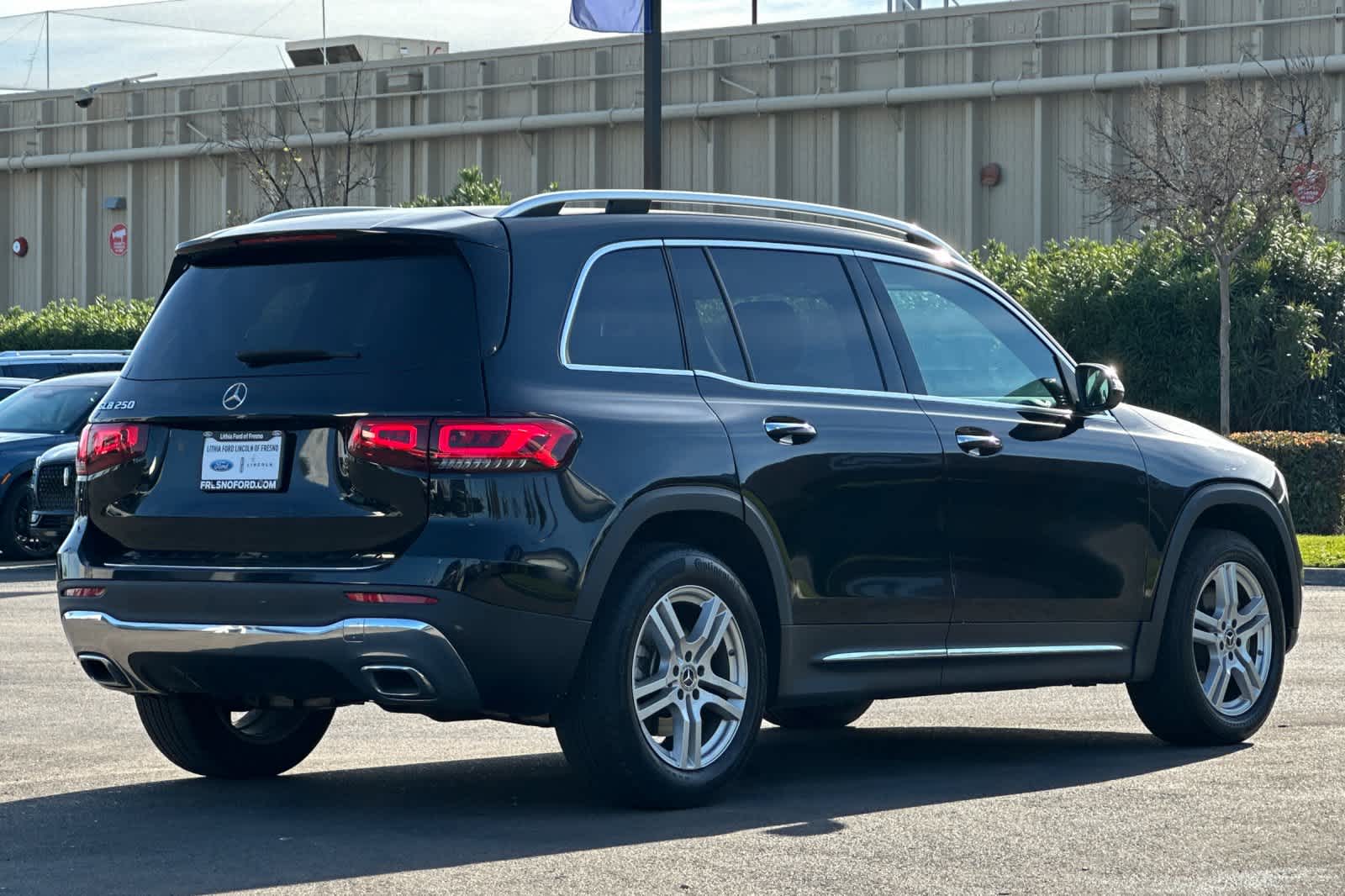 Thumbnail: 2022 Mercedes-Benz GLB - 2