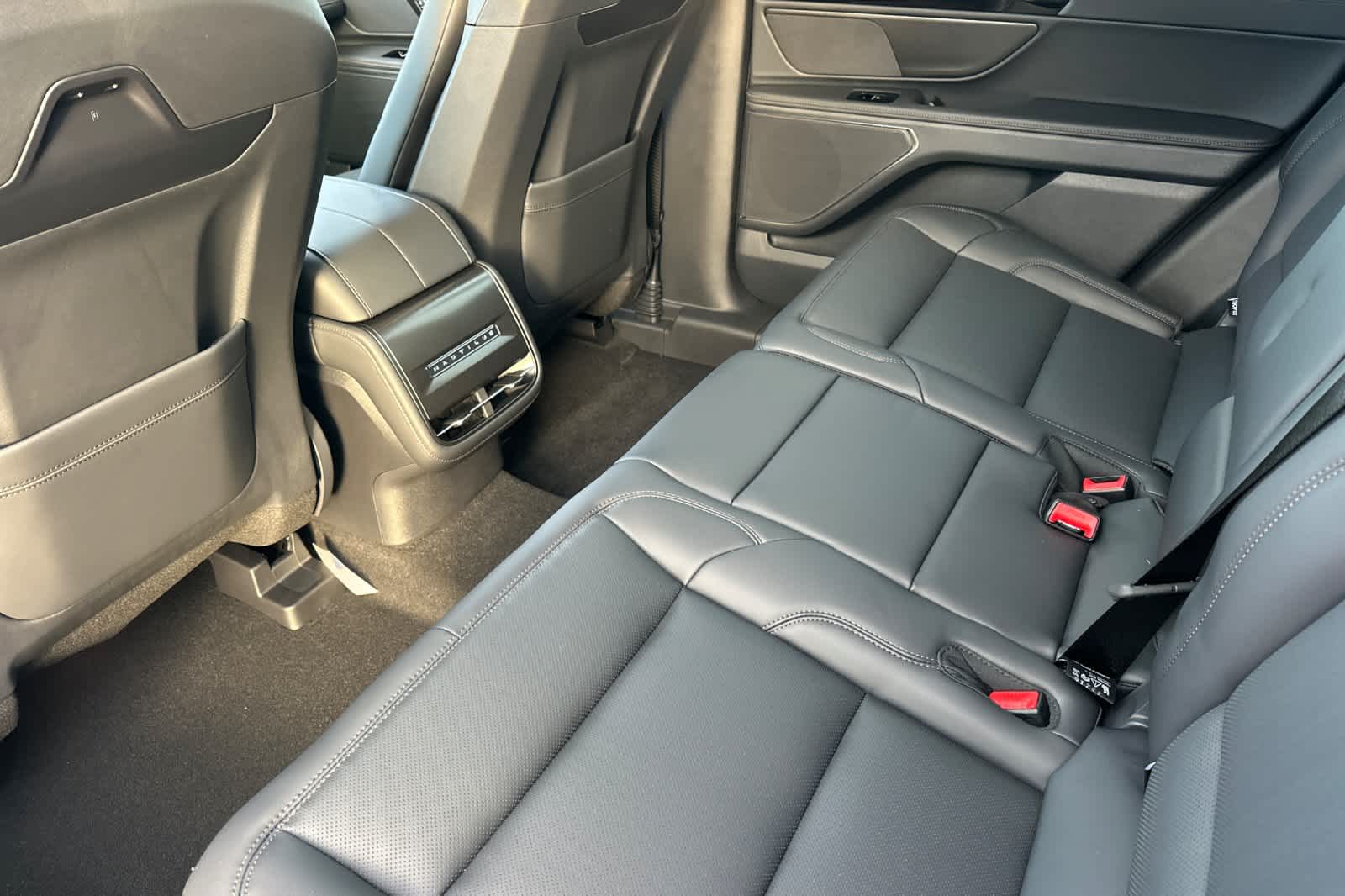 Thumbnail: 2026 Lincoln Nautilus - 4