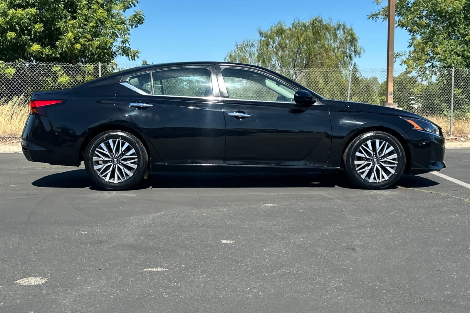 Thumbnail: 2023 Nissan Altima - 8