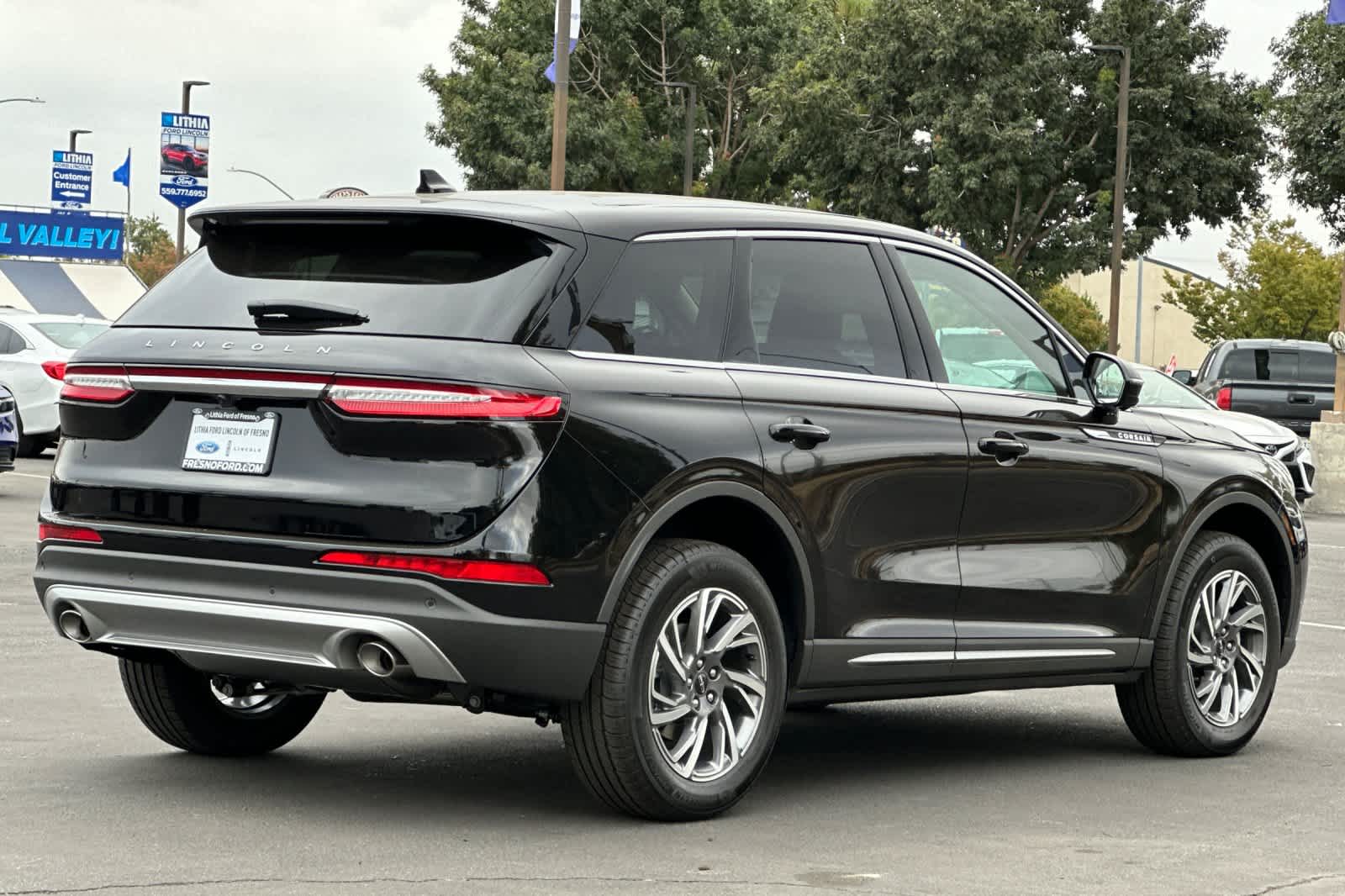 Thumbnail: 2025 Lincoln Corsair - 2