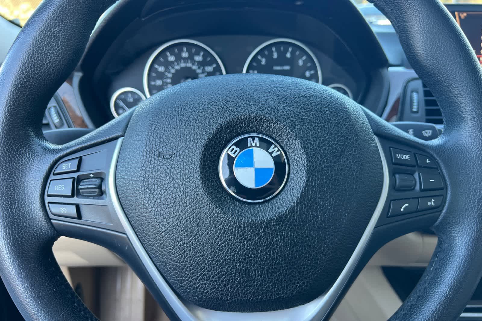 Thumbnail: 2014 BMW 3 Series - 22