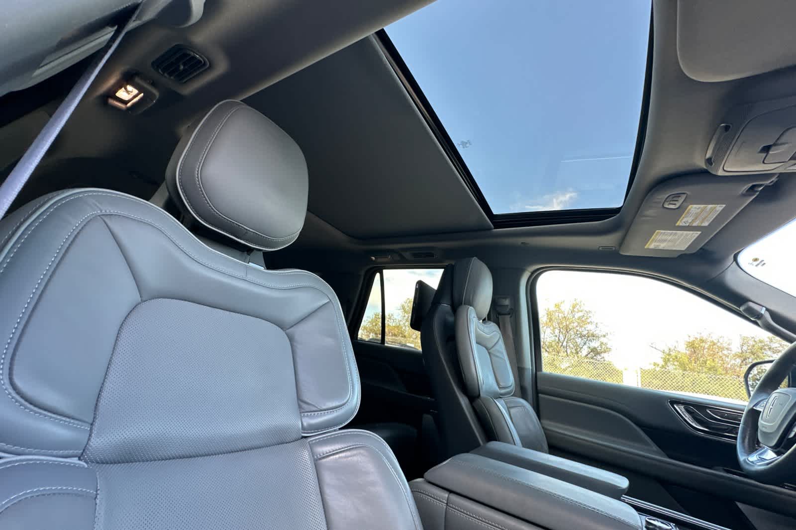Thumbnail: 2019 Lincoln Navigator L - 18