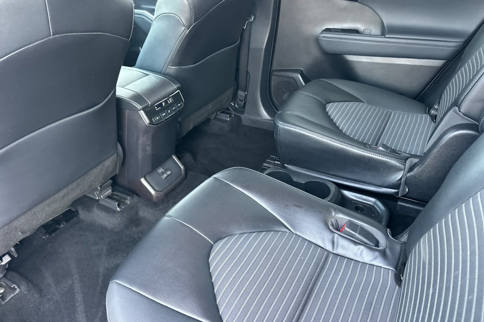 Thumbnail: 2022 Toyota Highlander - 4