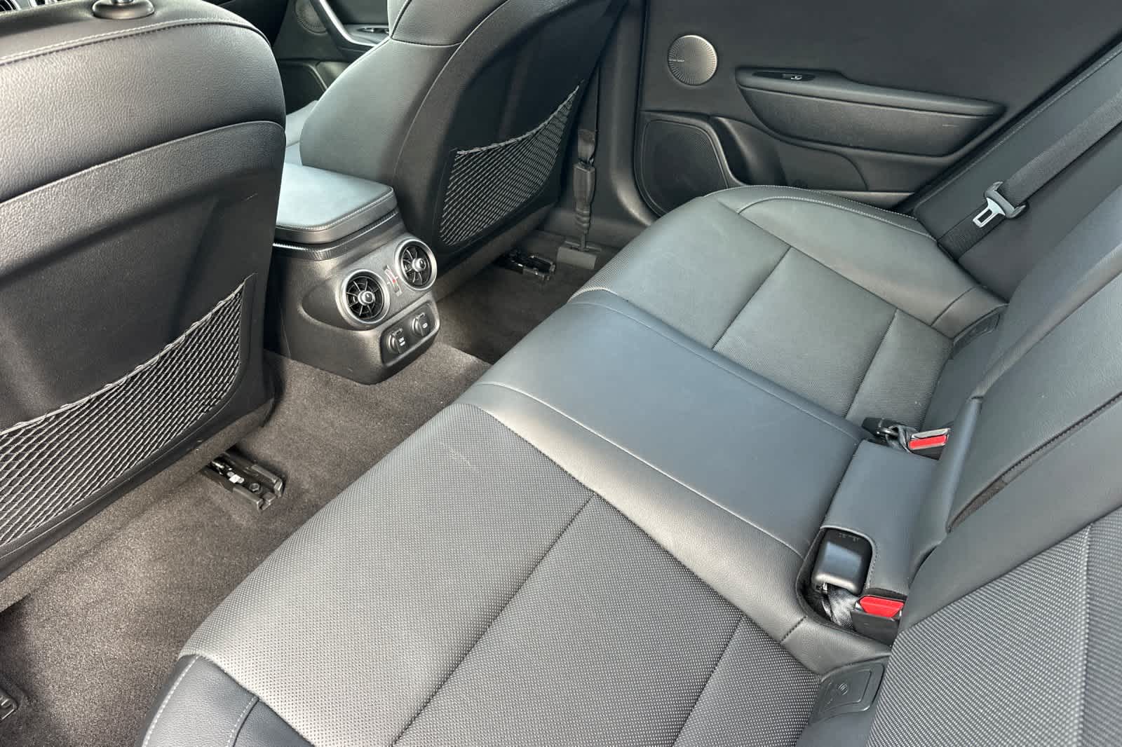 Thumbnail: 2023 Kia Stinger - 4