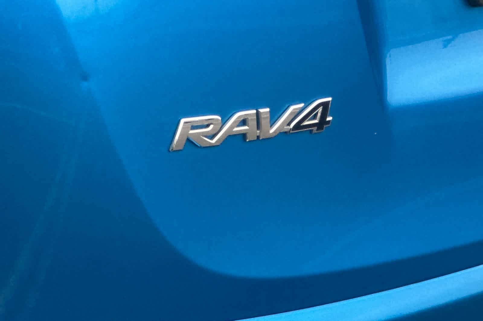 Thumbnail: 2017 Toyota RAV4 - 29