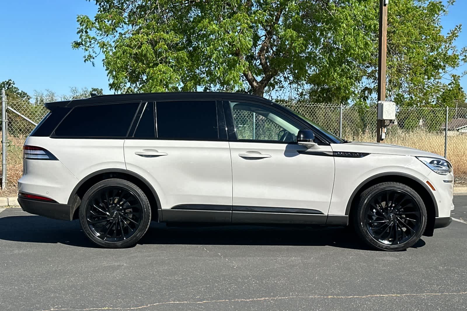 Thumbnail: 2023 Lincoln Aviator - 9