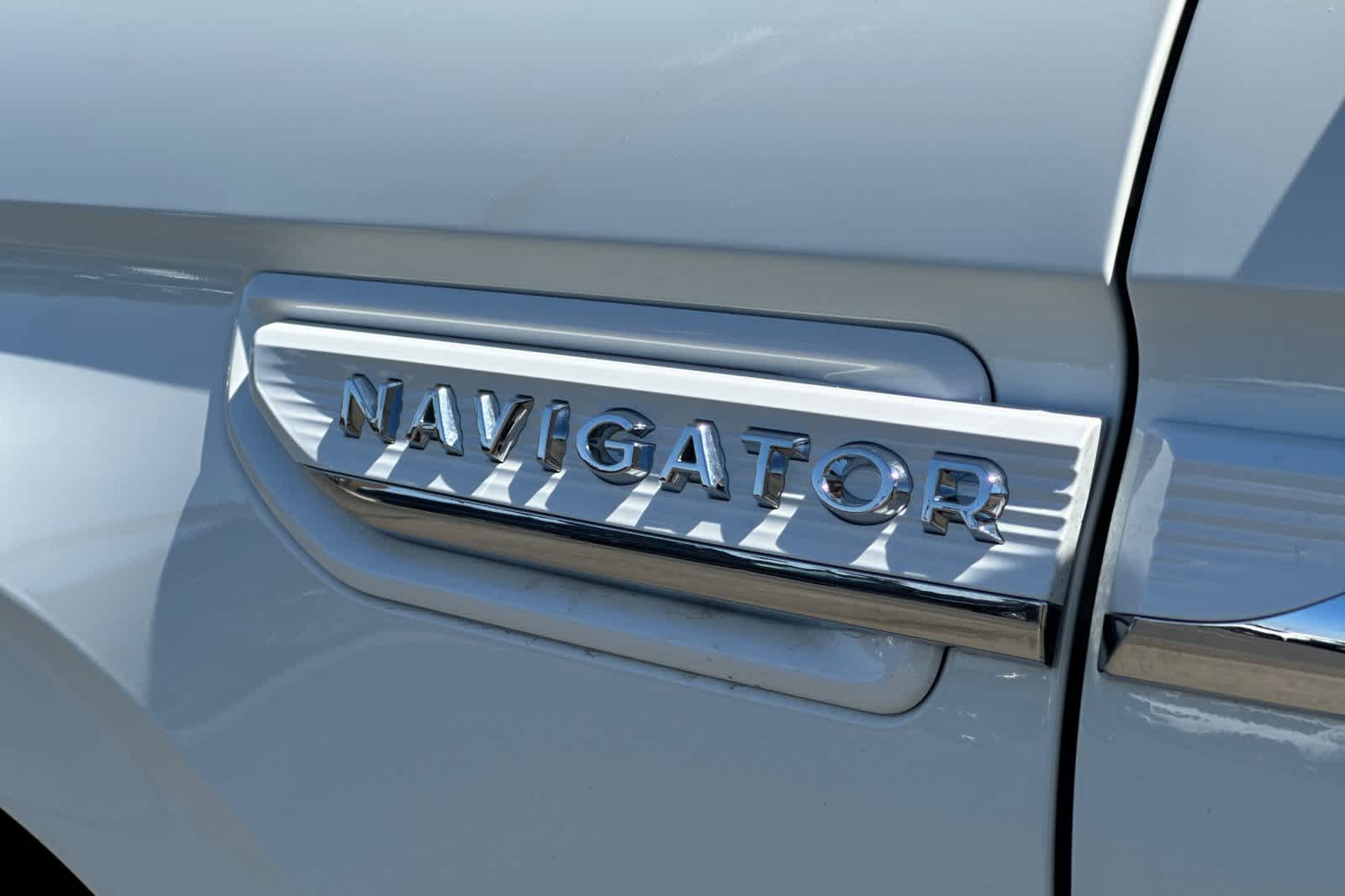 Thumbnail: 2024 Lincoln Navigator L - 29