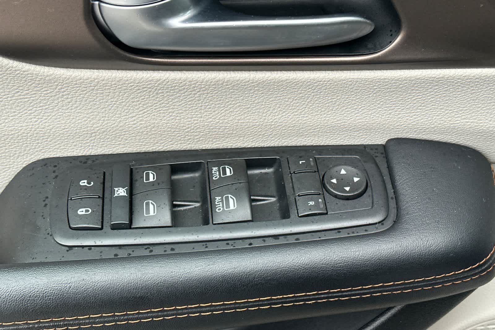 Thumbnail: 2017 Chrysler Pacifica - 13