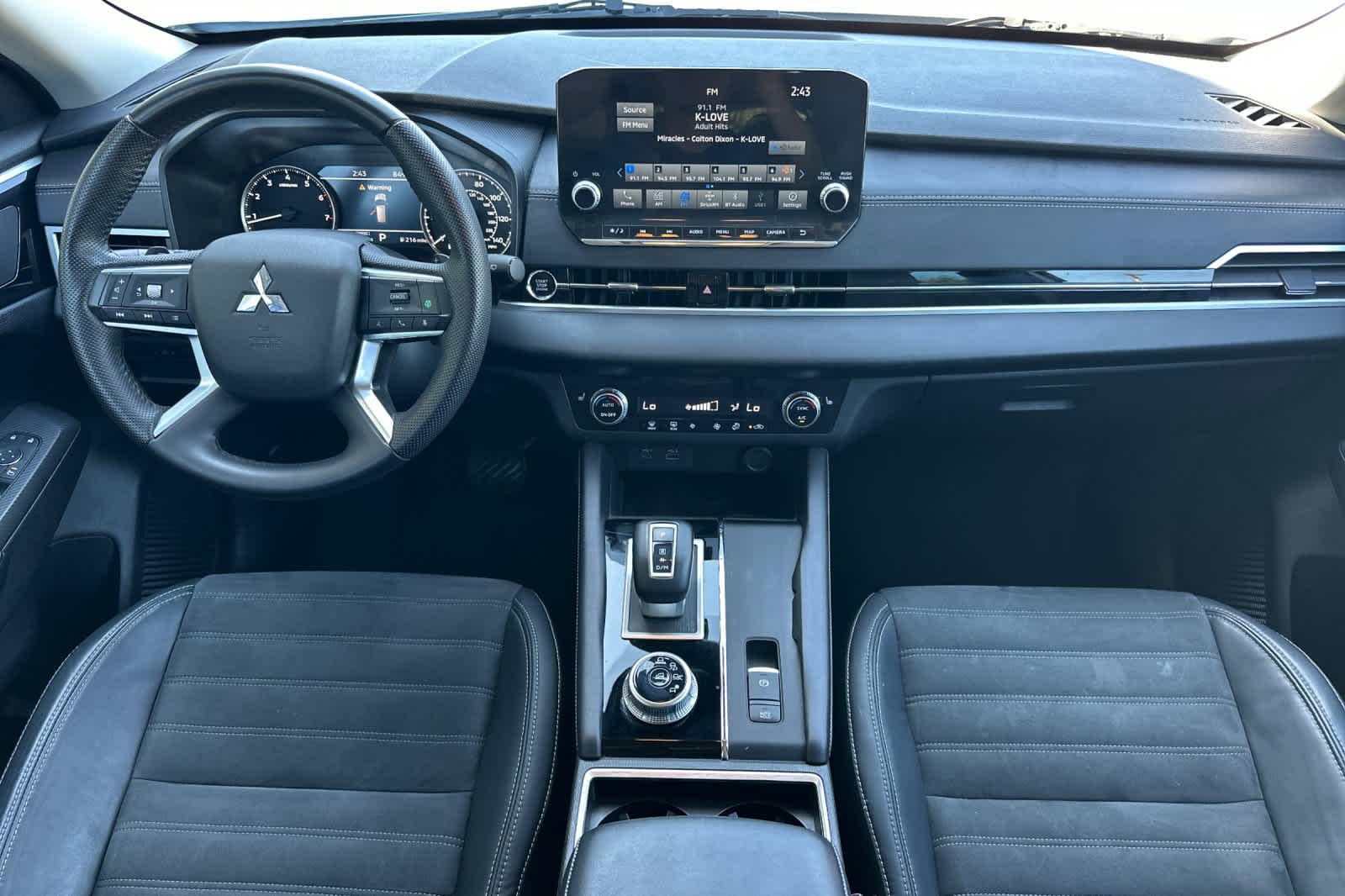 Thumbnail: 2023 Mitsubishi Outlander - 3