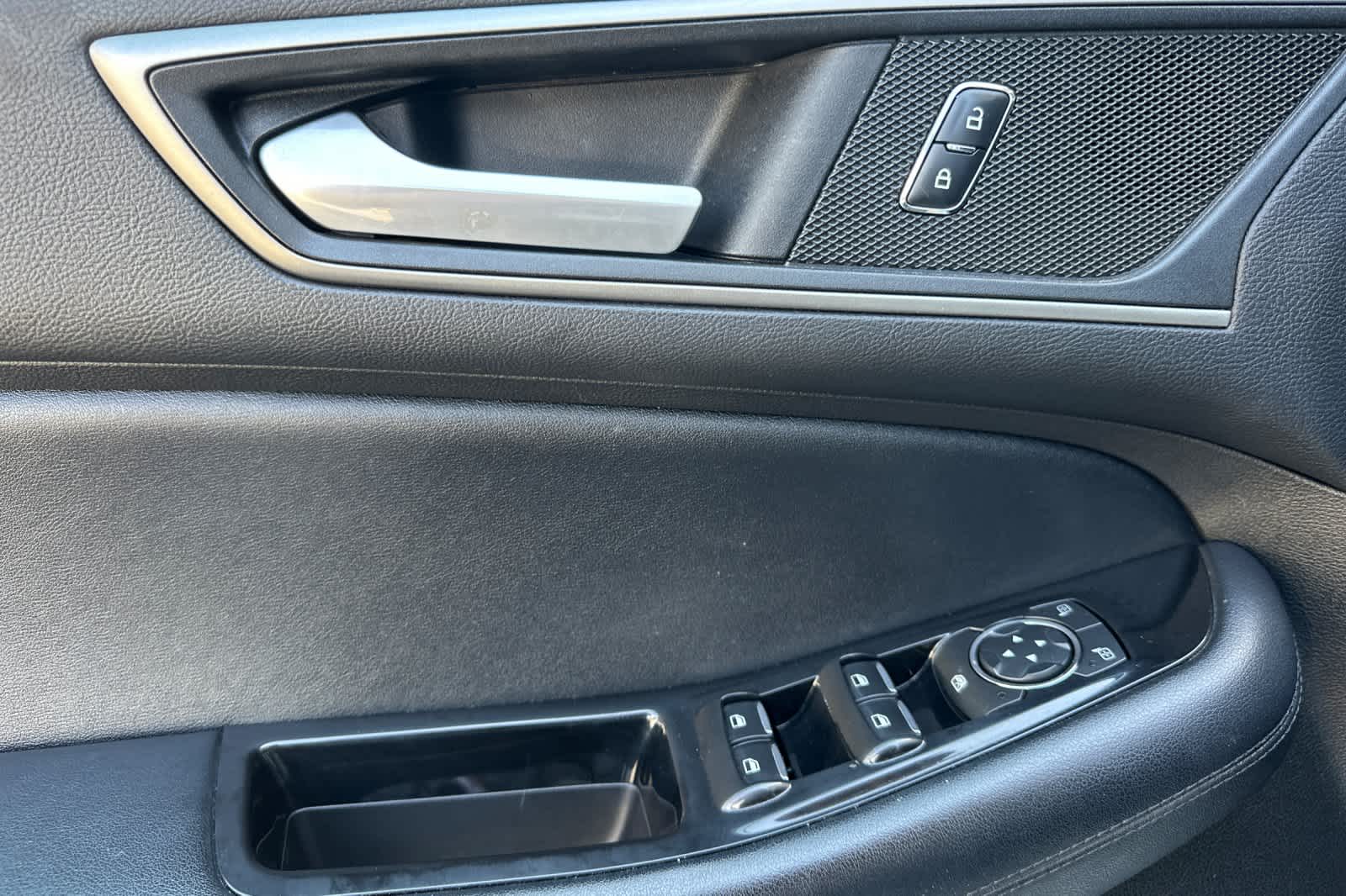 Thumbnail: 2017 Ford Edge - 12