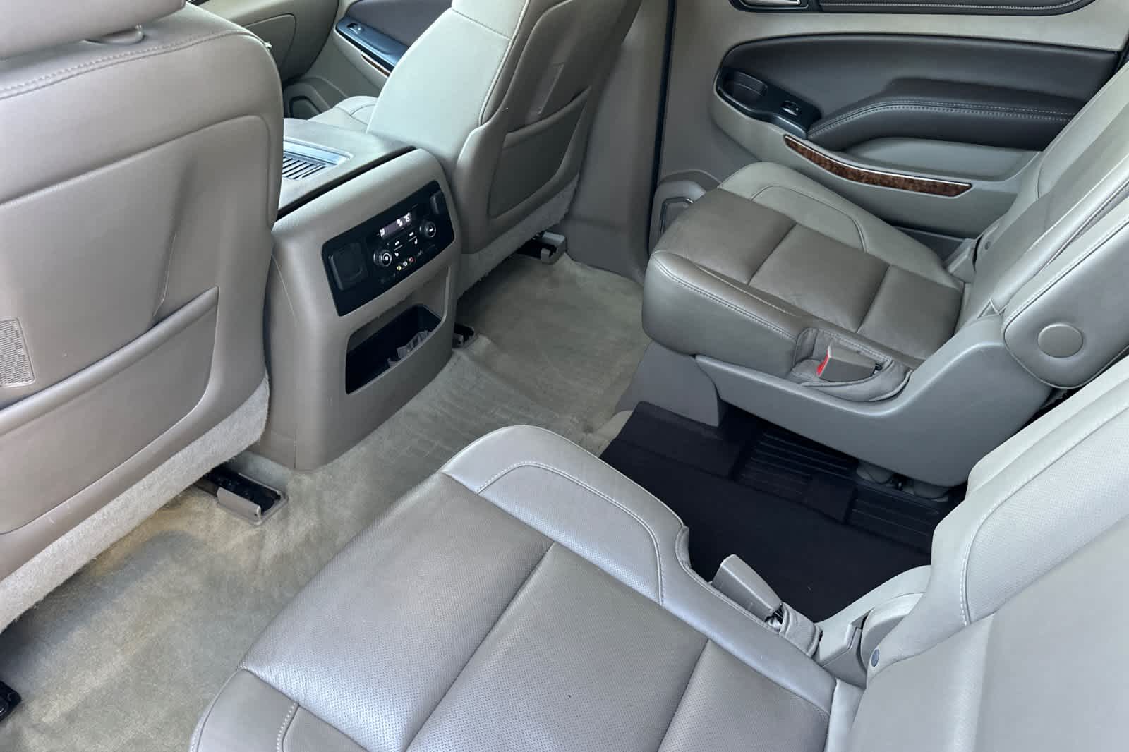 Thumbnail: 2016 Chevrolet Suburban - 4