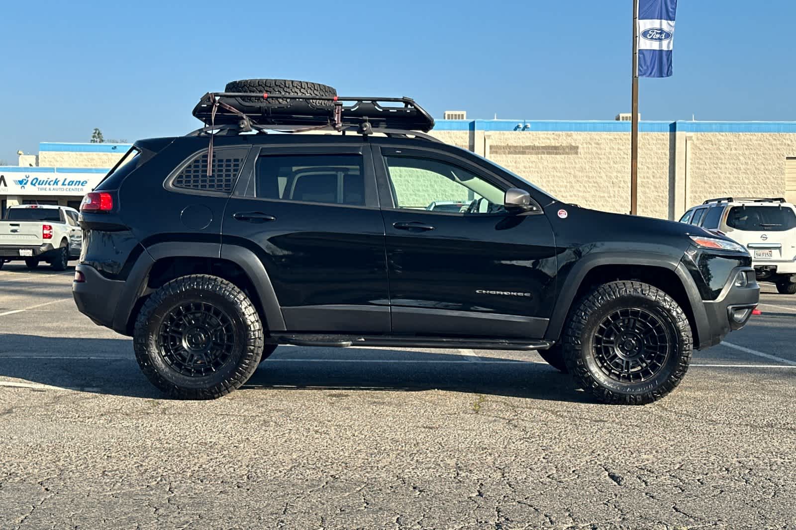 Thumbnail: 2018 Jeep Cherokee - 8