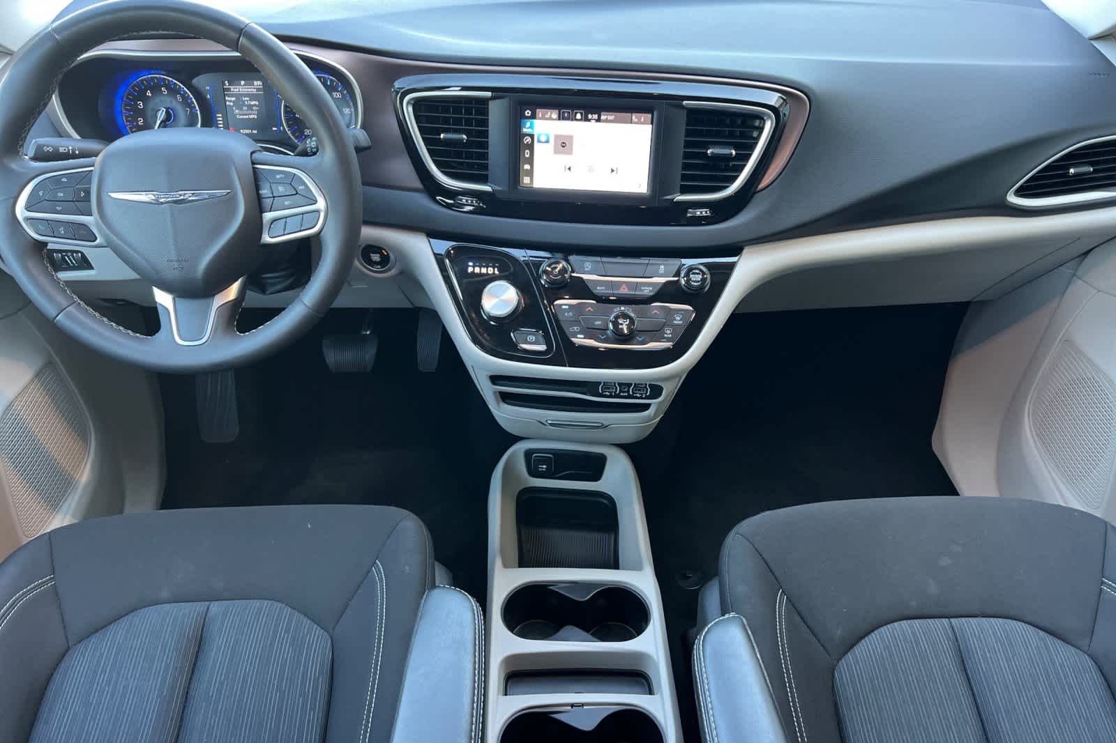 Thumbnail: 2024 Chrysler Voyager - 3