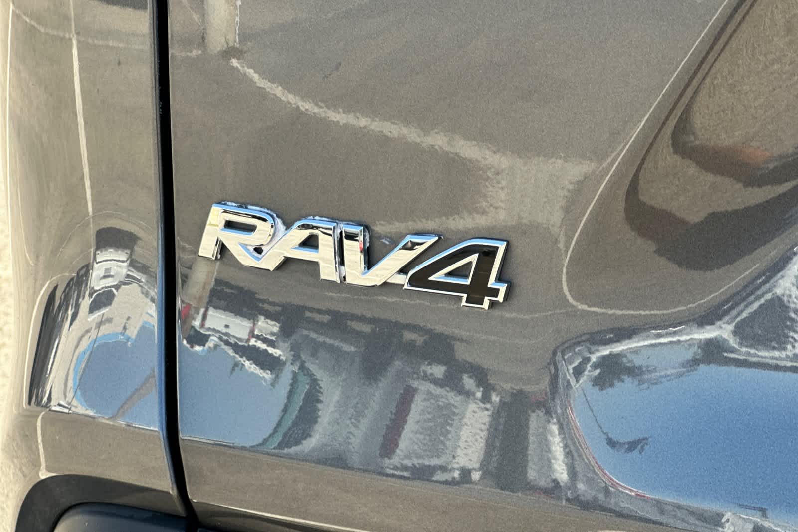 Thumbnail: 2021 Toyota RAV4 - 25