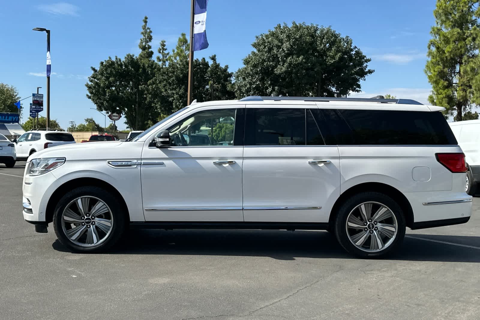 Thumbnail: 2019 Lincoln Navigator L - 5