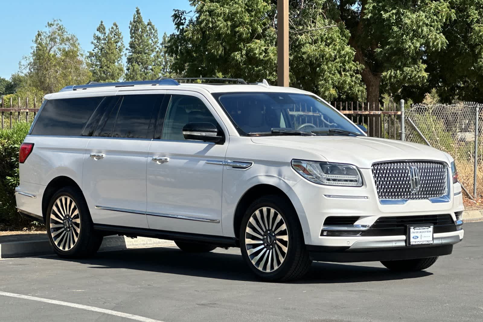 Thumbnail: 2019 Lincoln Navigator L - 9