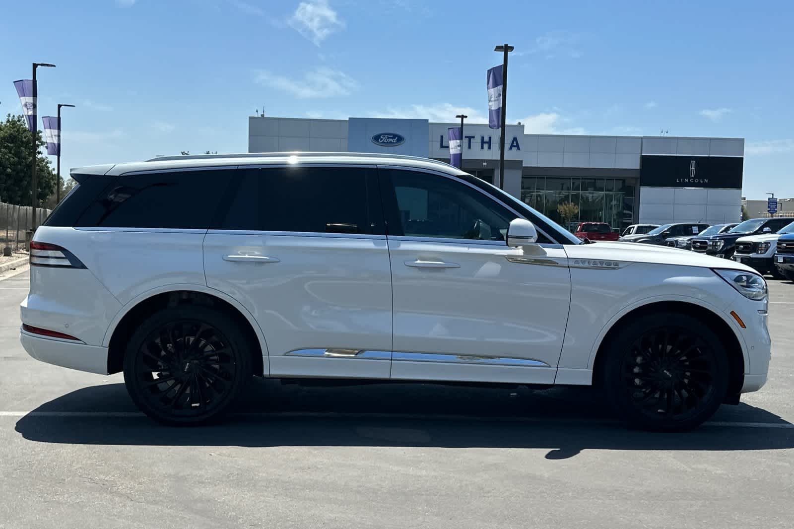 Thumbnail: 2022 Lincoln Aviator - 9