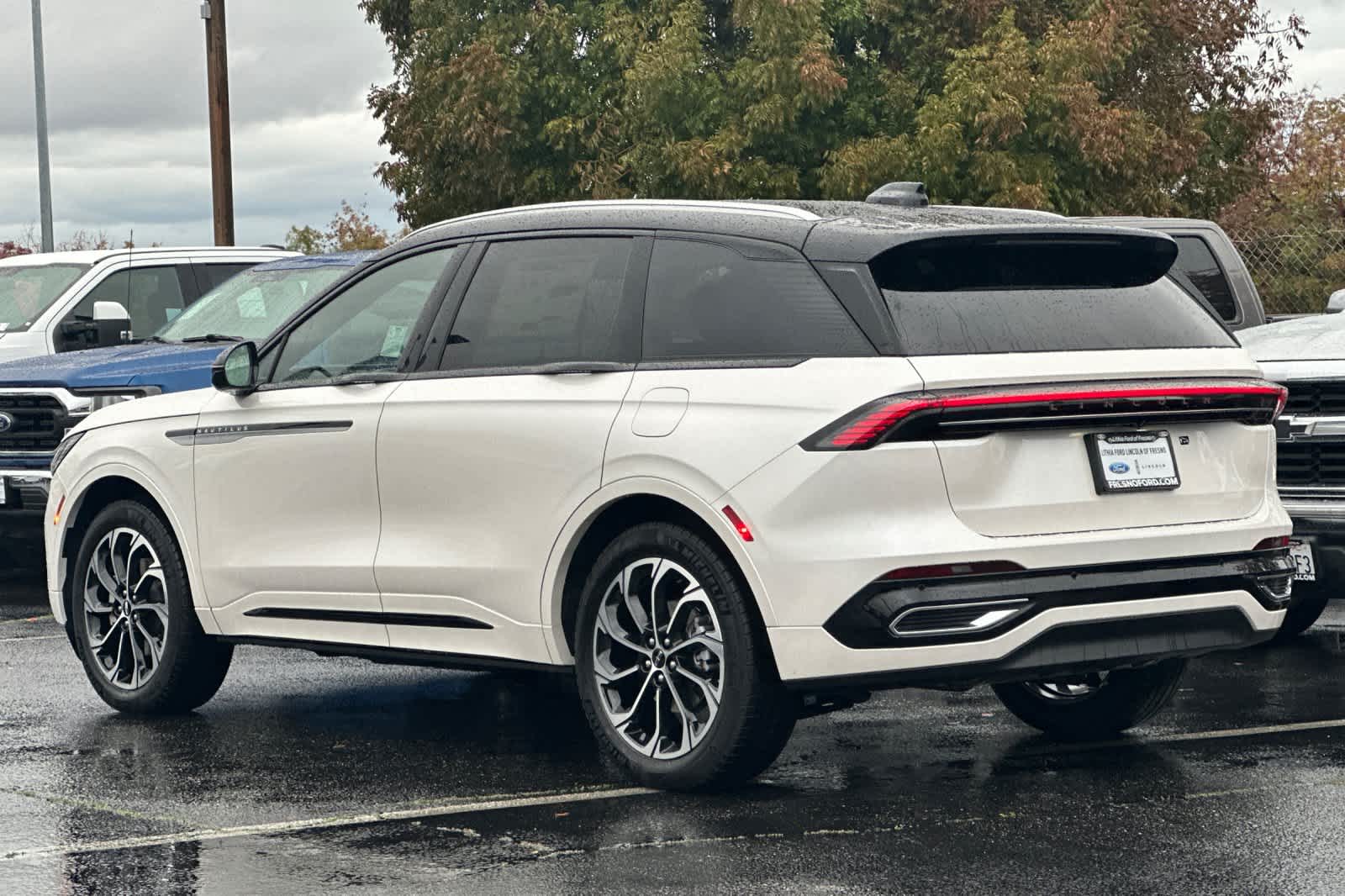 Thumbnail: 2026 Lincoln Nautilus - 6