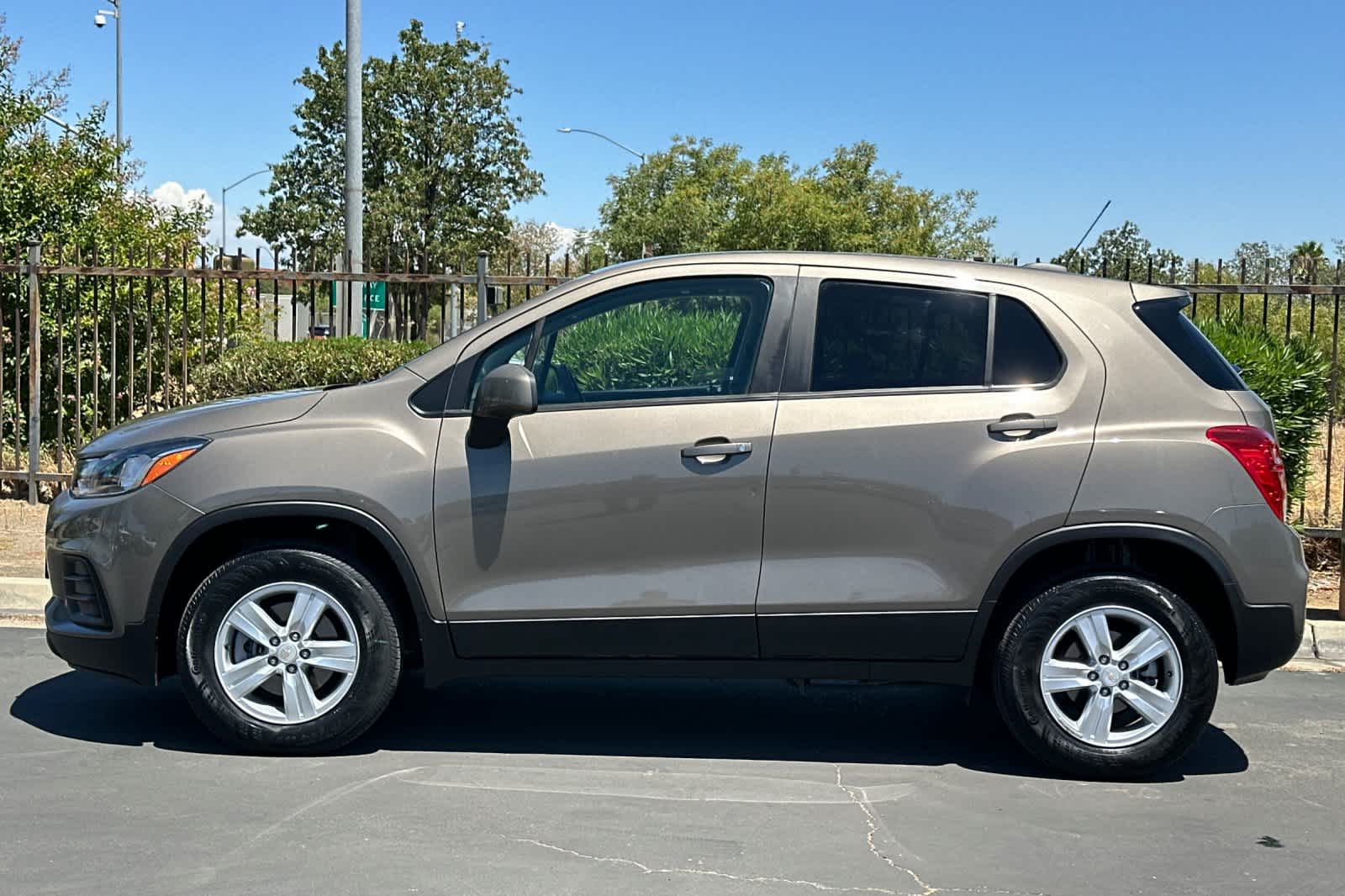 Thumbnail: 2021 Chevrolet Trax - 5