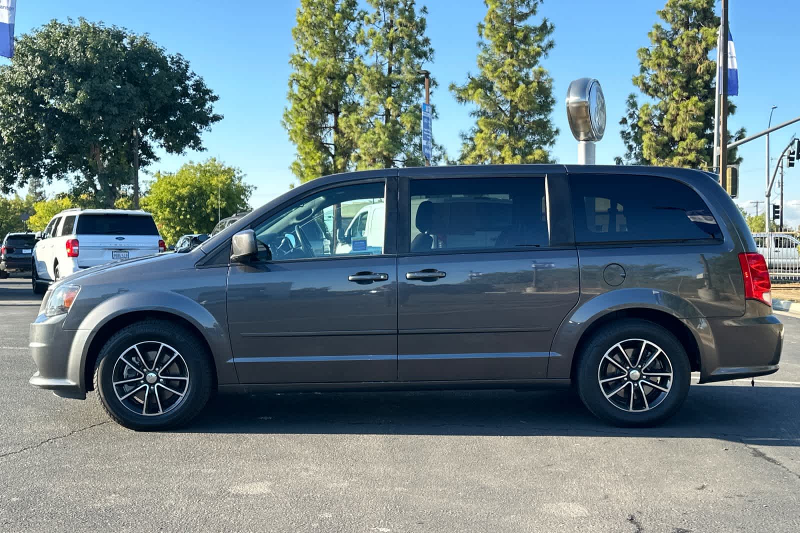 Thumbnail: 2017 Dodge Grand Caravan - 5