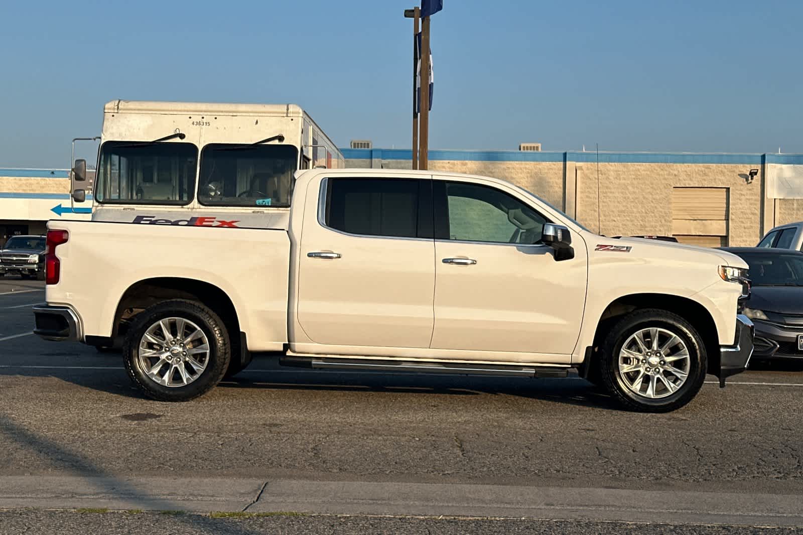 Thumbnail: 2022 Chevrolet Silverado 1500 - 8