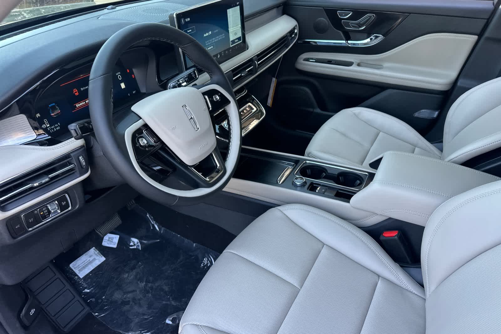 Thumbnail: 2025 Lincoln Corsair - 12