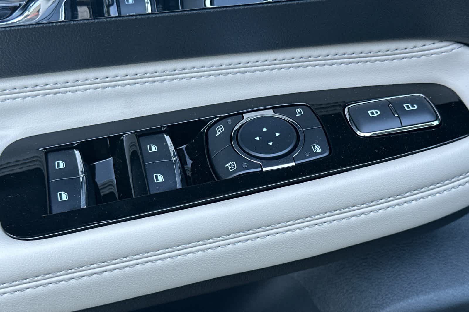 Thumbnail: 2025 Lincoln Corsair - 14