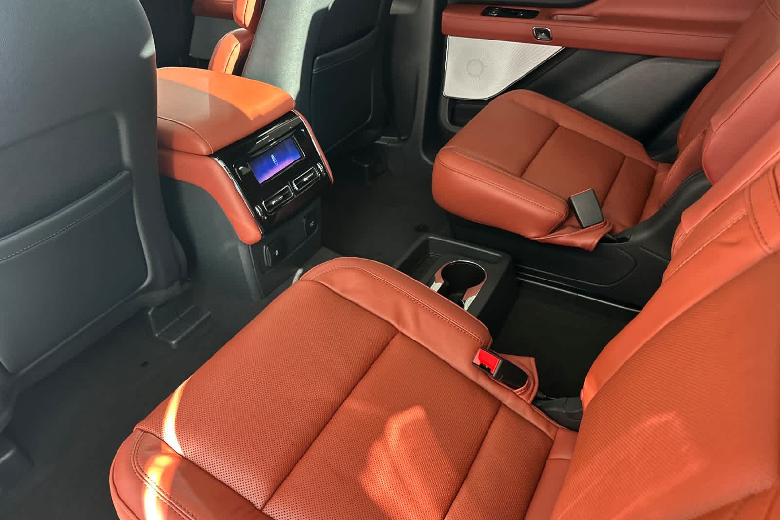 Thumbnail: 2026 Lincoln Aviator - 4