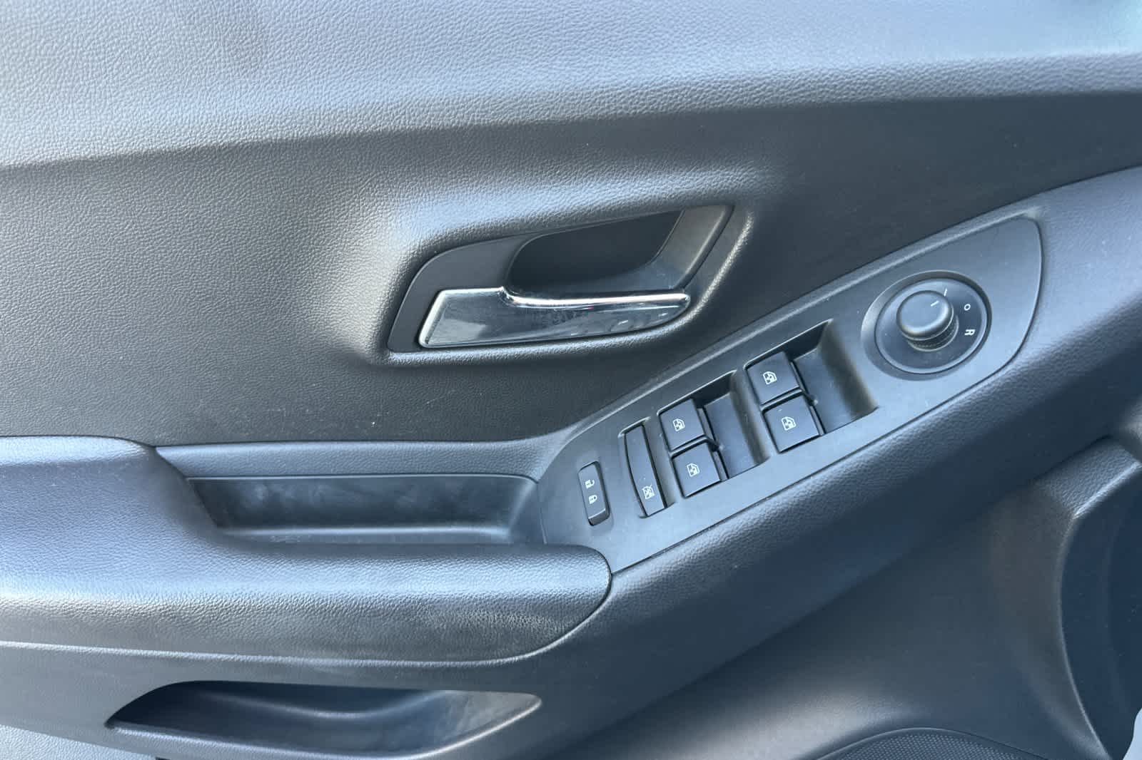 Thumbnail: 2018 Chevrolet Trax - 12