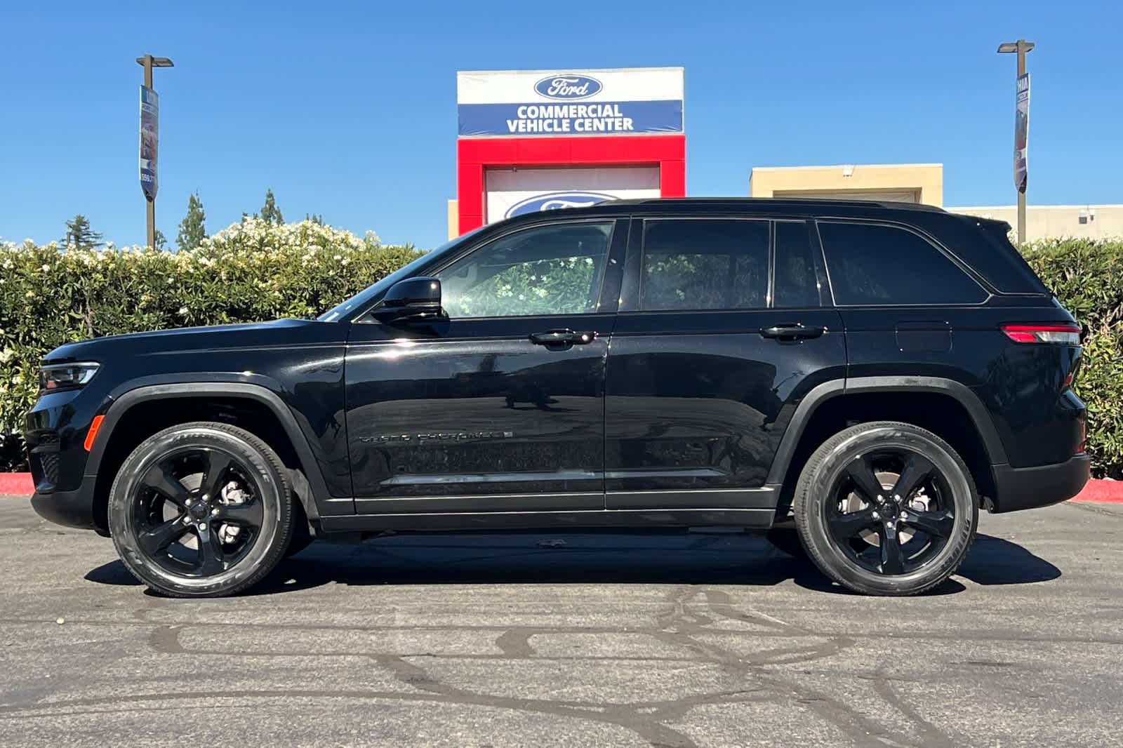 Thumbnail: 2023 Jeep Grand Cherokee - 5