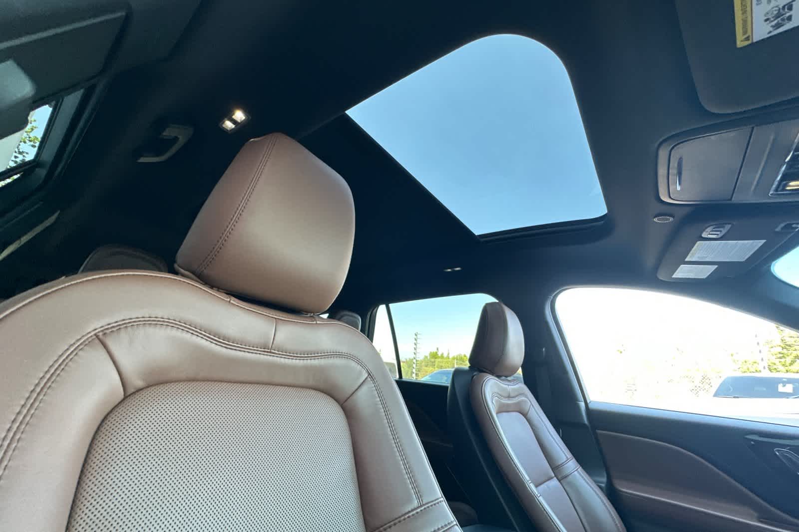 Thumbnail: 2022 Lincoln Aviator - 19