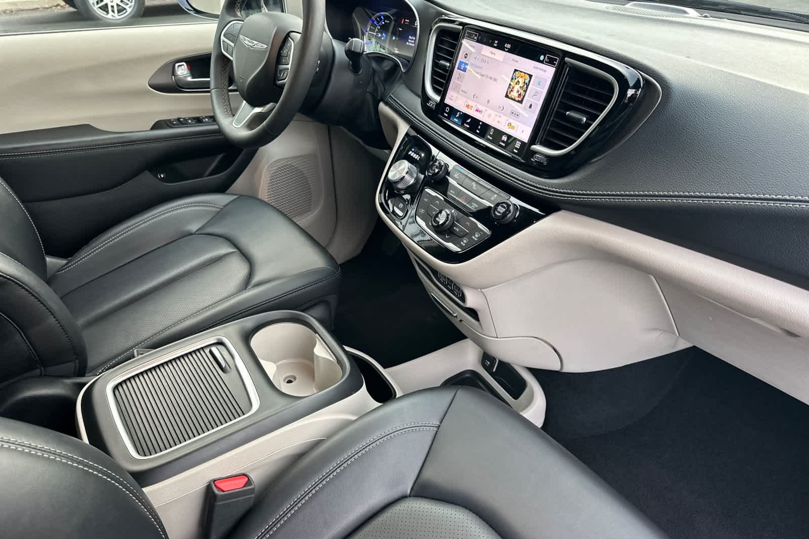 Thumbnail: 2024 Chrysler Pacifica - 17