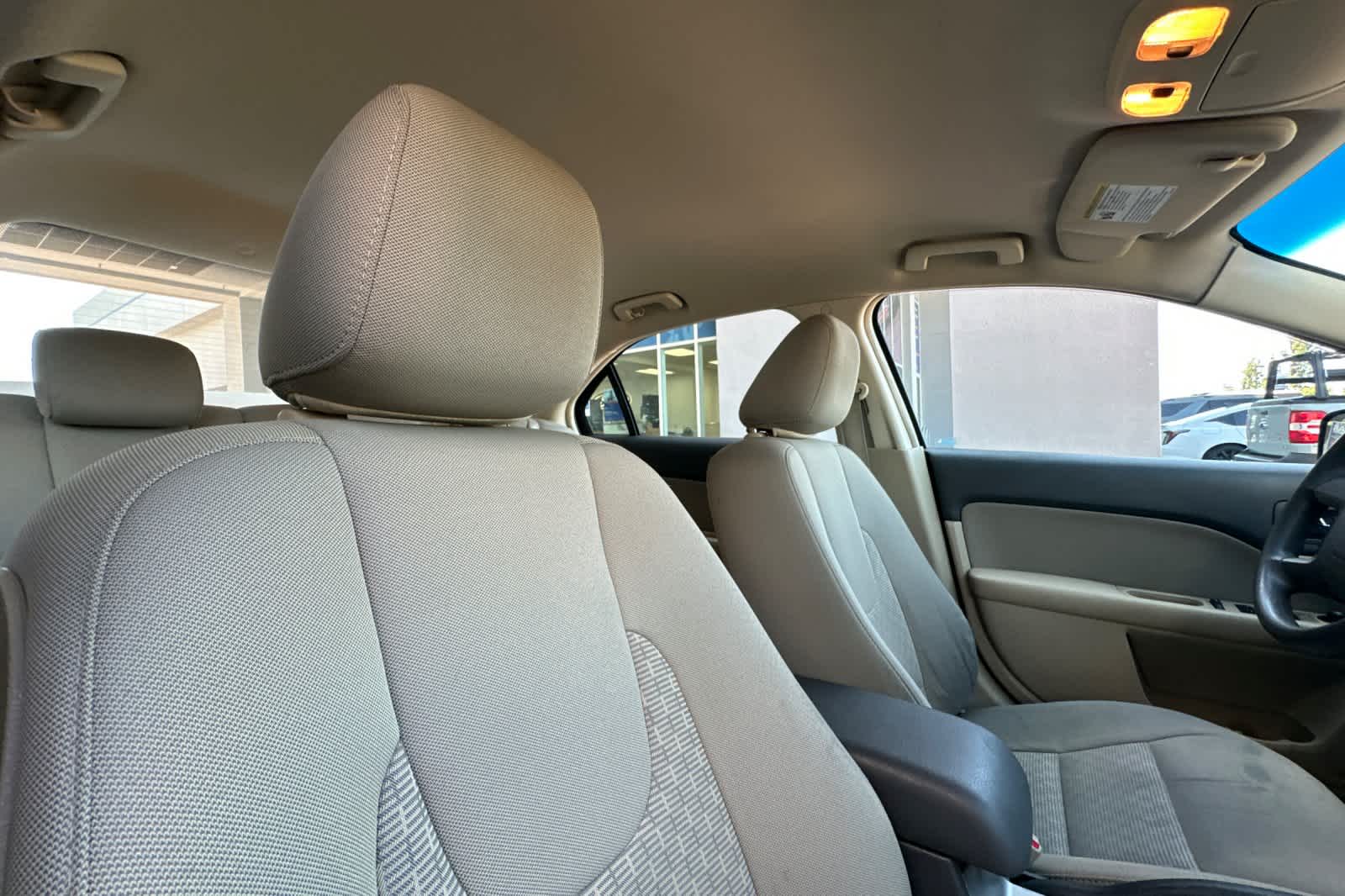 Thumbnail: 2010 Ford Fusion - 16