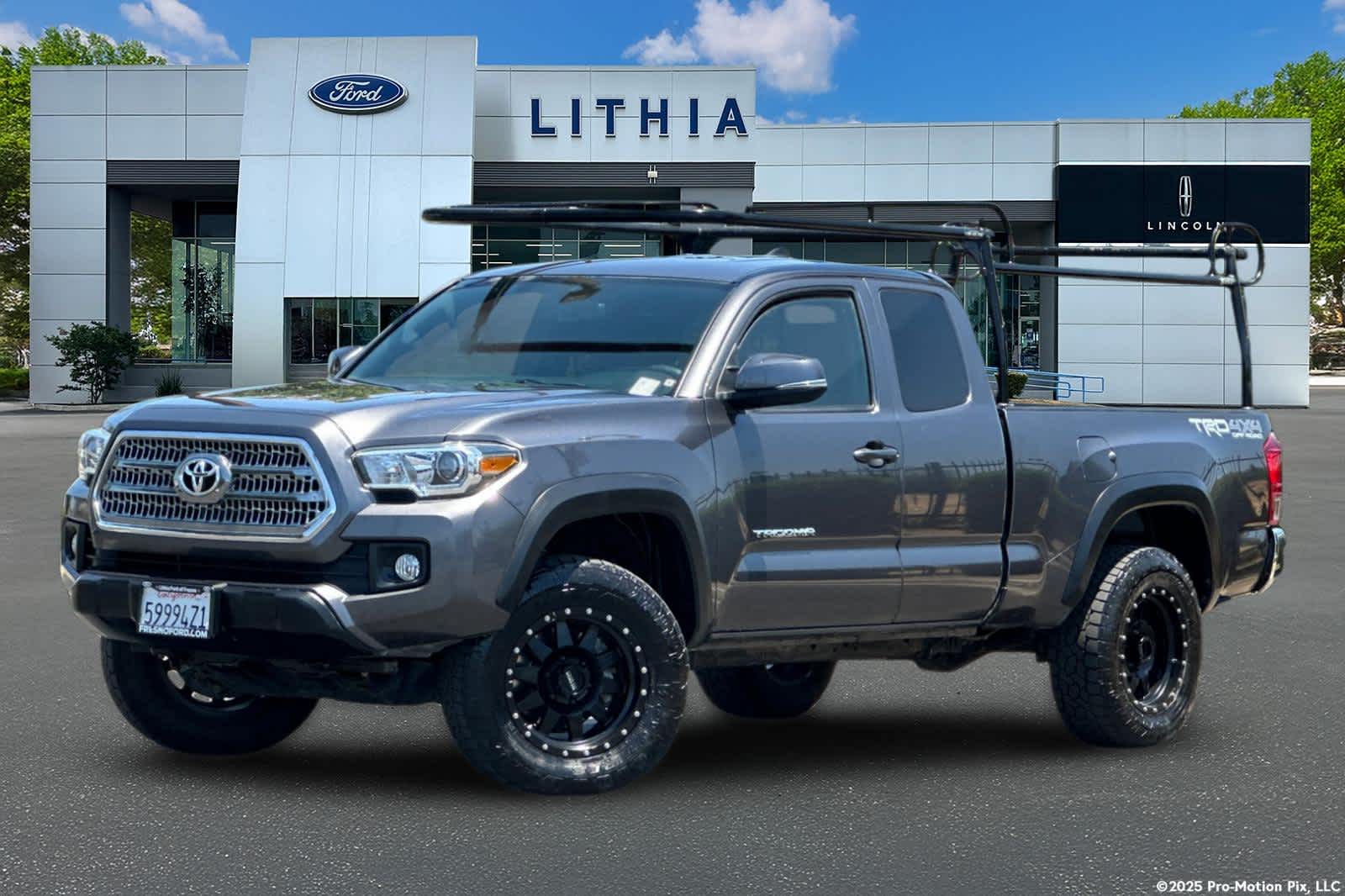 Thumbnail: 2016 Toyota Tacoma - 1