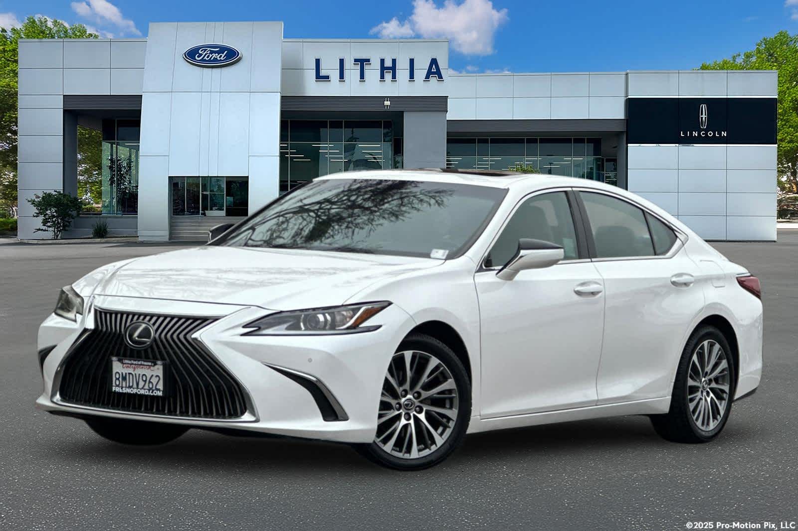 2019 Lexus ES 350's photo