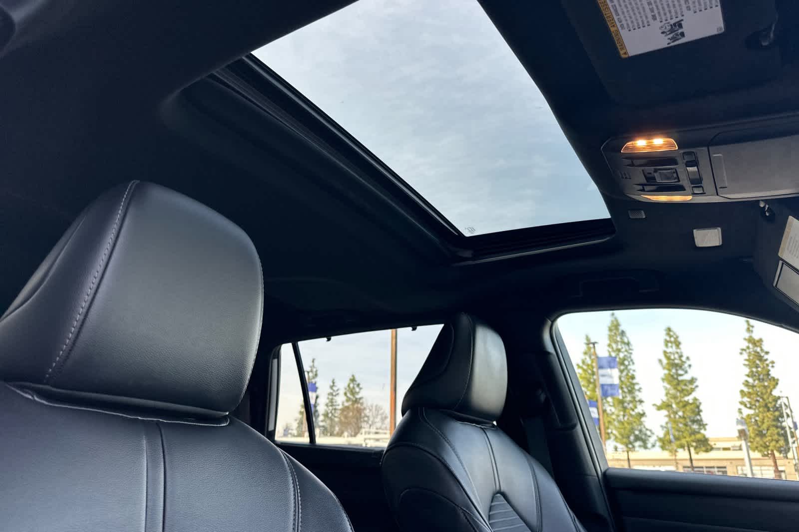 Thumbnail: 2022 Toyota Highlander - 18