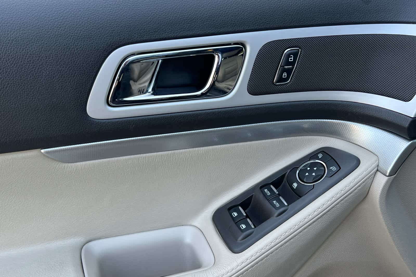 Thumbnail: 2015 Ford Explorer - 12