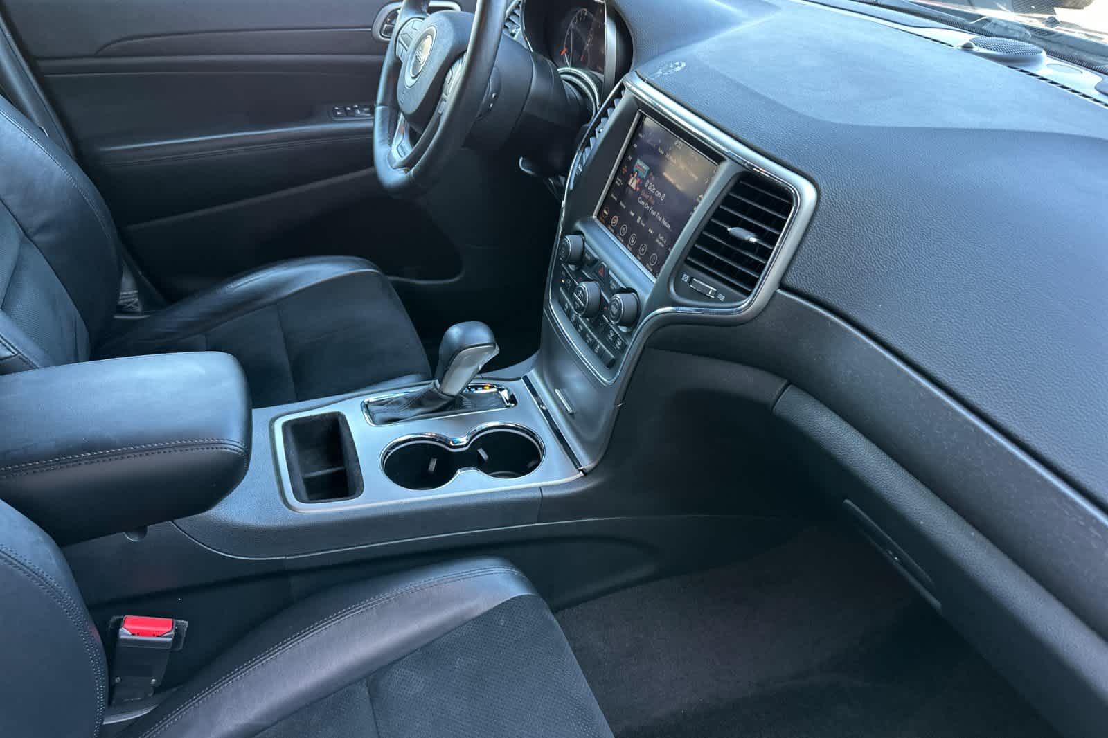 Thumbnail: 2018 Jeep Grand Cherokee - 17