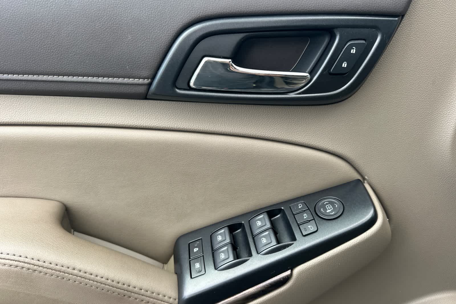 Thumbnail: 2019 GMC Yukon XL - 11