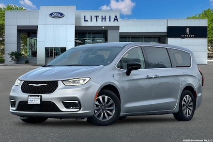 2024 Chrysler Pacifica Plug-In Hybrid Select Van Passenger Van